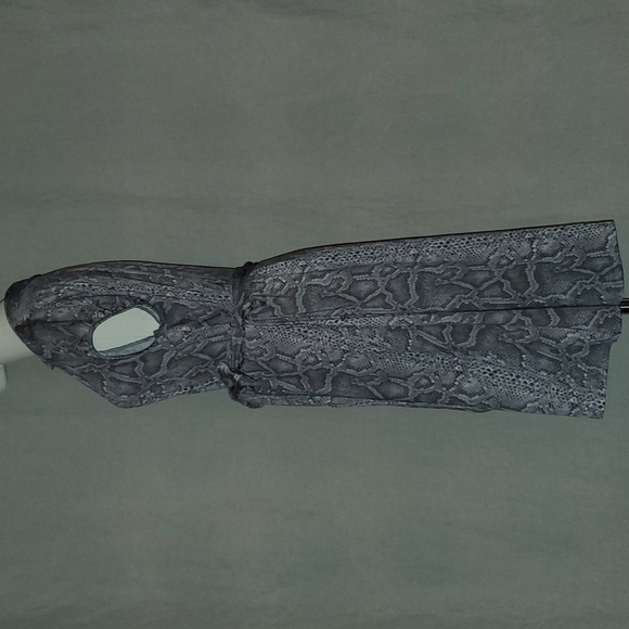 Wrap Dress - Picture 8 of 9